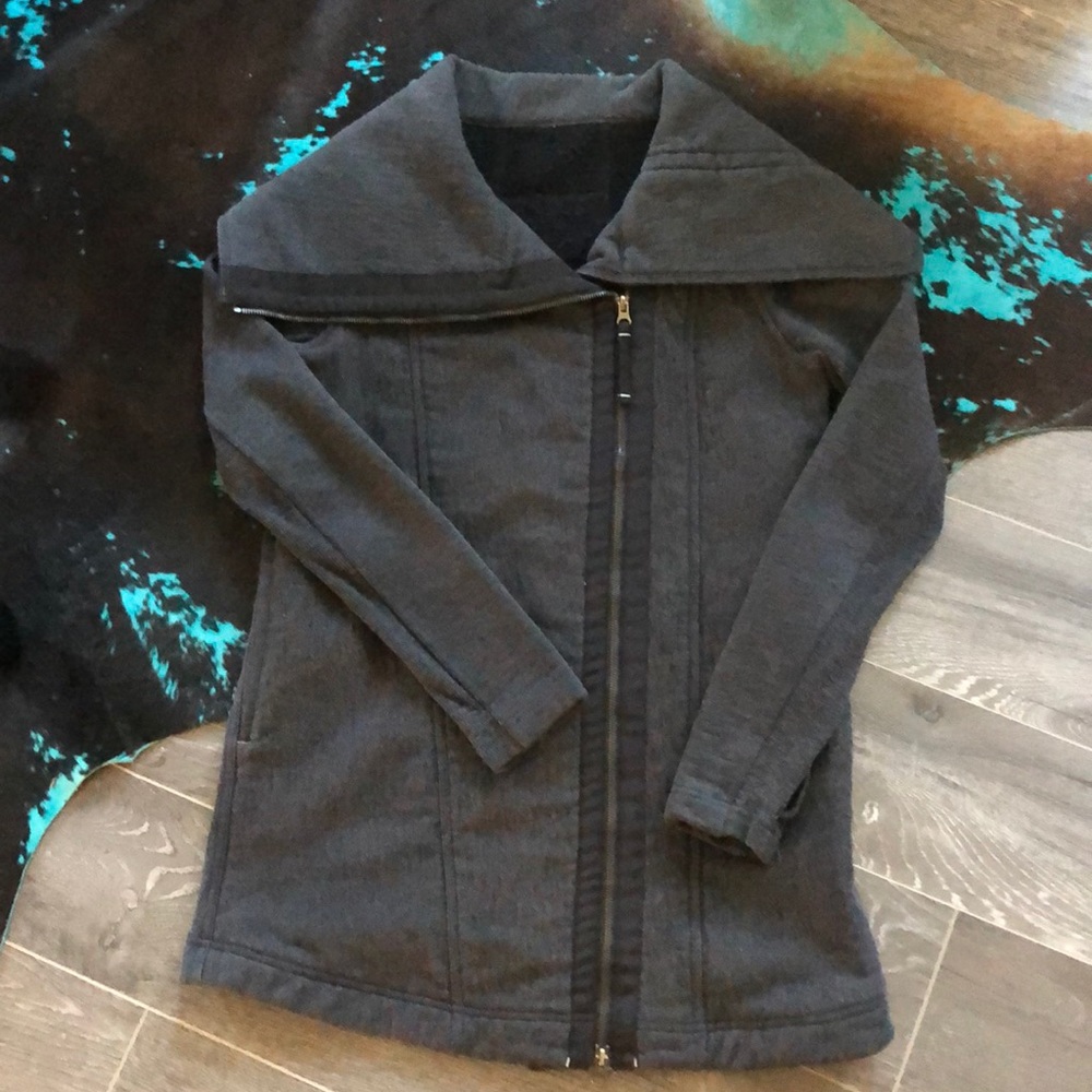 Sz 10 LULULEMON ❤️unique jacket❤️ grey big collar